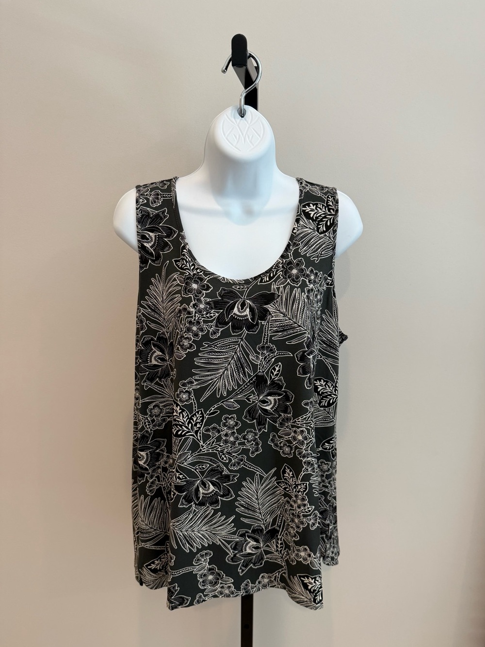 J Jill Sleeveless Black Floral Scoop Neck Tank Top